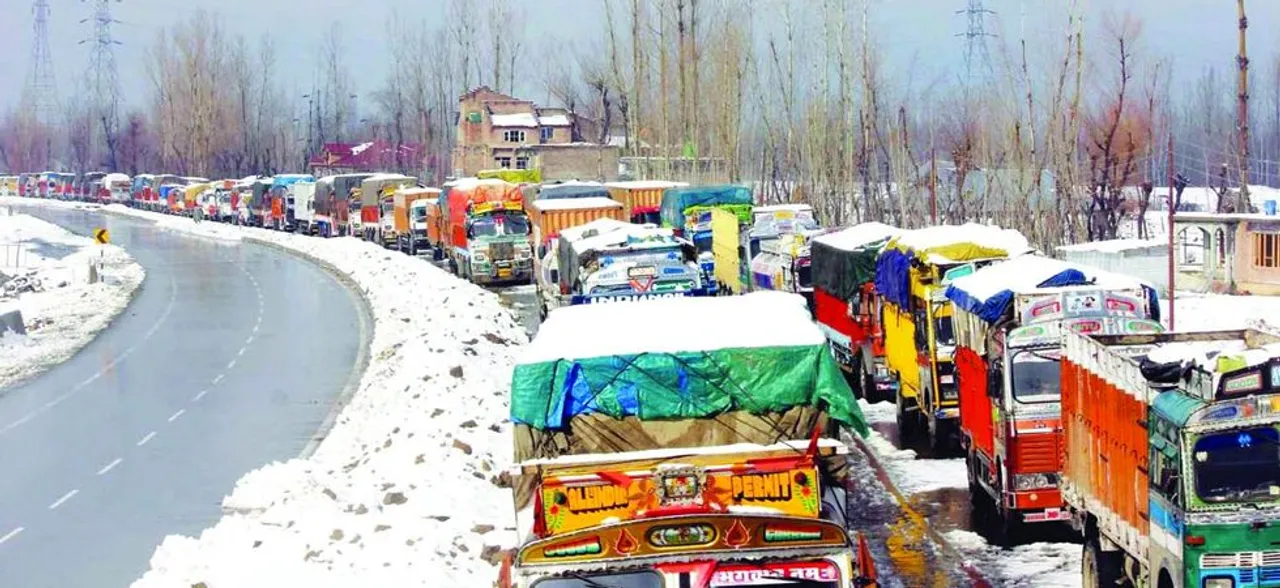 Jammu-Srinagar highway blocked by massive landslide, road cleared for one-way traffic