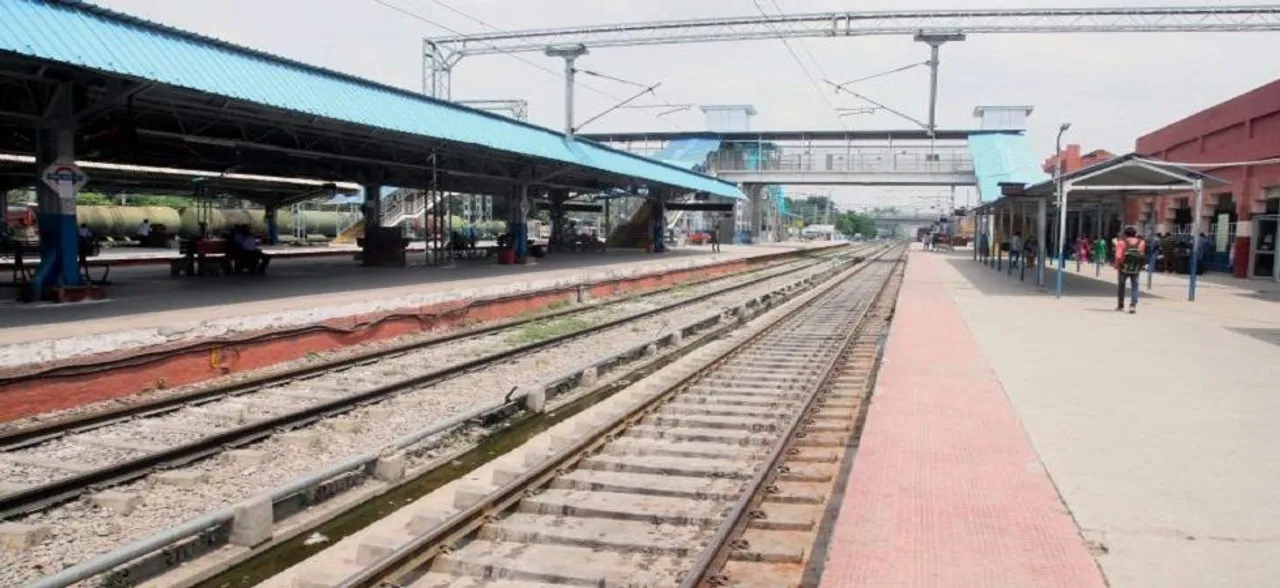 Uttar Pradesh: Three gangmen run over by Kolkata-Amritsar Akal Takth Express