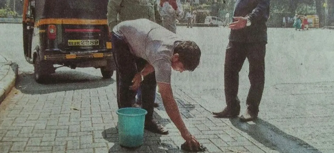 Be prepared to clean up the mess if caught spitting on Pune streets