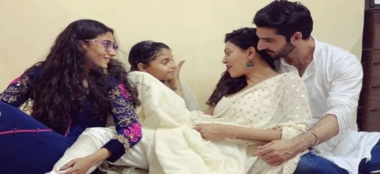 Sushmita Sen not ready for ring, but â€˜Rohmanâ€™cing life absolutely!