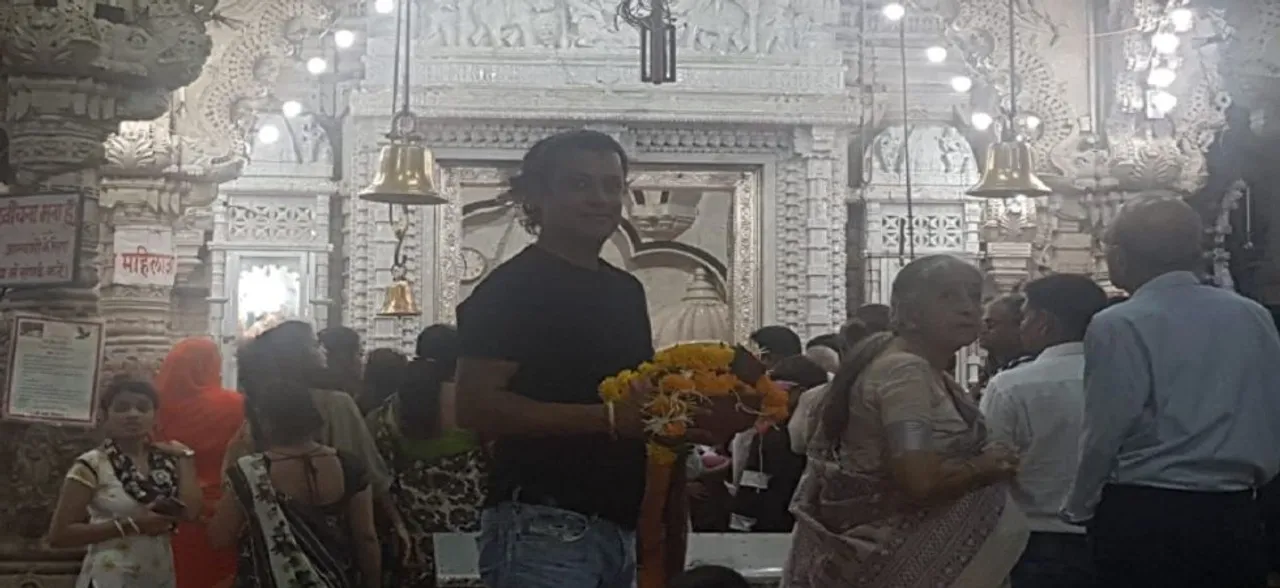Kedarnath: Ahead of trailer launch, director Abhishek Kapoor prays at Shiv temple