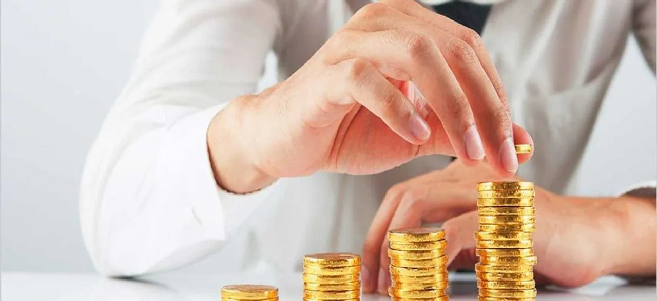 Gold futures fall by Rs 143 on profit-booking