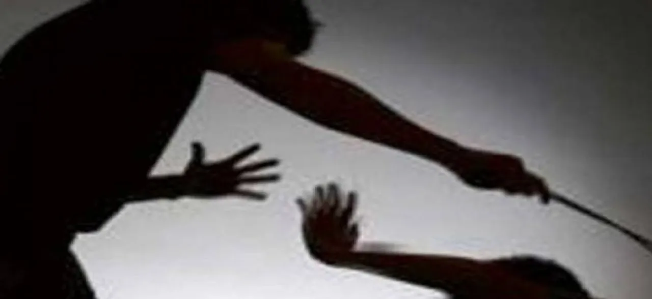 Odisha: Husband thrashes wife with wooden plank suspecting her infidelity