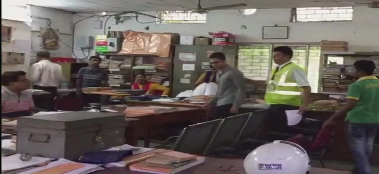 Kolkata Airport: Passenger detained over 'threat to blow up plane'