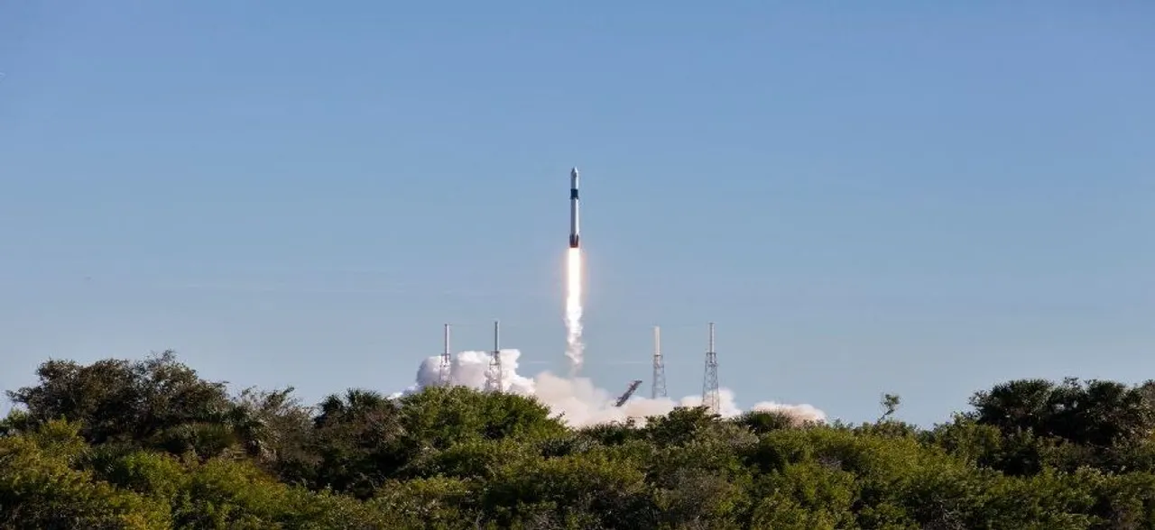 SpaceX launches Dragon cargo ship to ISS, but fails to land rocket