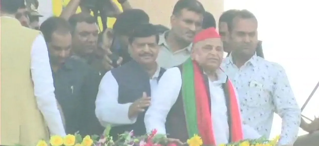 In surprise move, Mulayam Singh attends brother Shivpalâ€™s â€˜Janakroshâ€™ rally in Lucknow