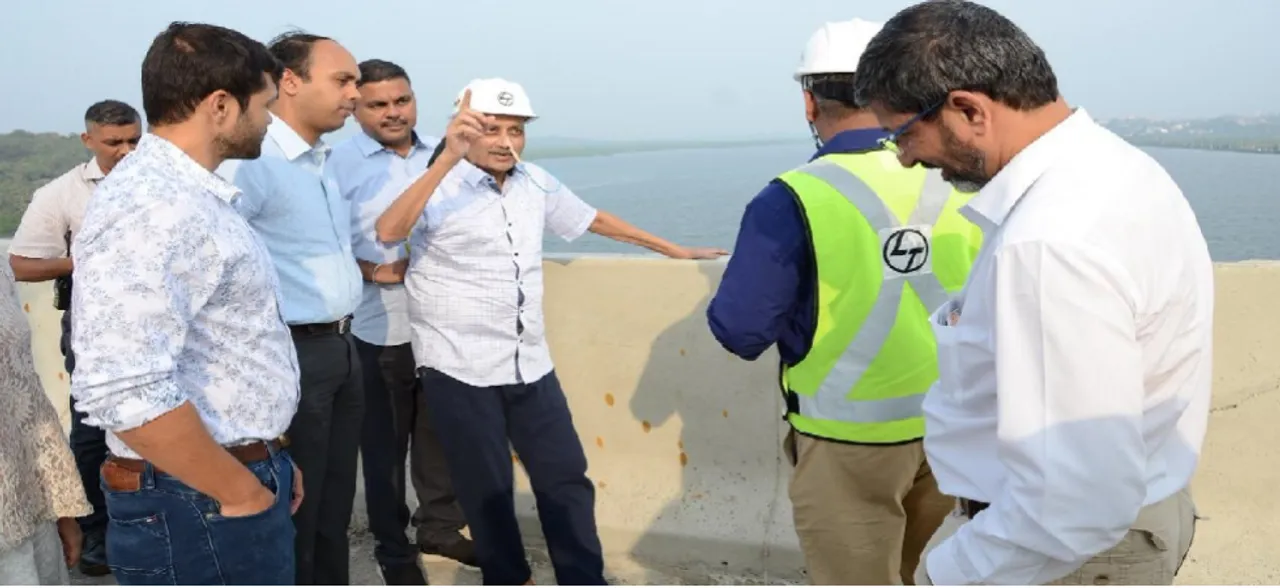 In first public appearance since October 14, ailing Goa CM Manohar Parrikar inspects two bridges
