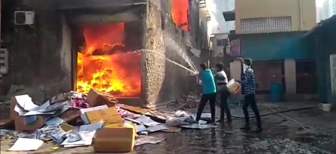  Fire breaks out at cloth factory in Mumbai's Kandivali, fire tenders at the spot