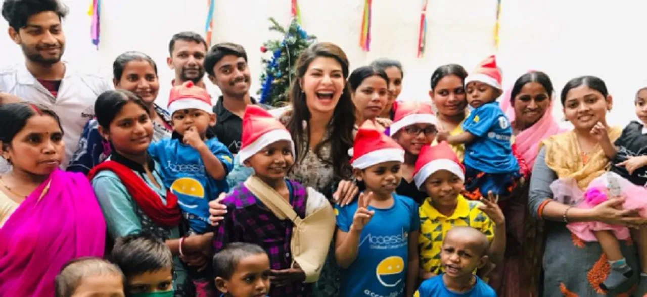 Jacqueline Fernandez spreads smiles on Christmas