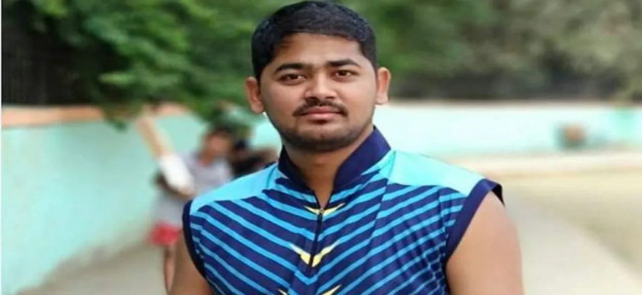 Video | Mumbai: 24-year-old cricketer Vaibhav Kesarkar dies after suffering heart attack on field 