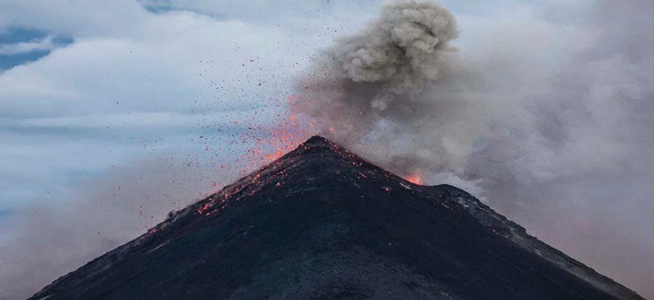 Mt Etna erupts, prompts closure of Catania airspace in Sicily