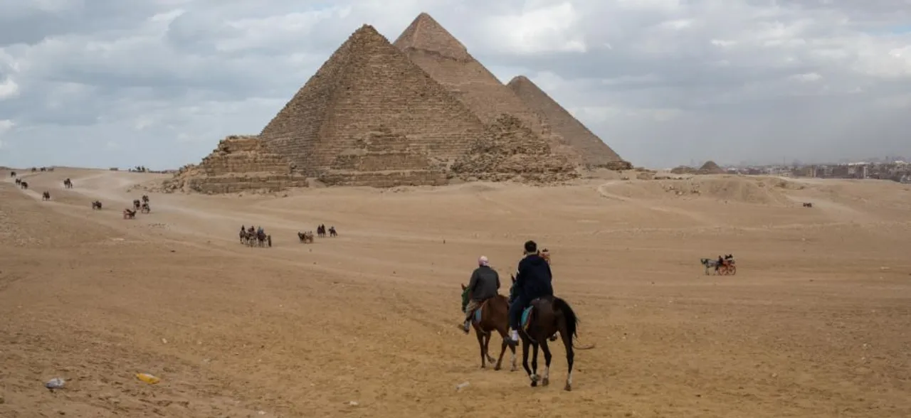 Powerful blast hits tour bus near Egyptâ€™s Giza pyramids, 3 Vietnamese tourists, guide killed