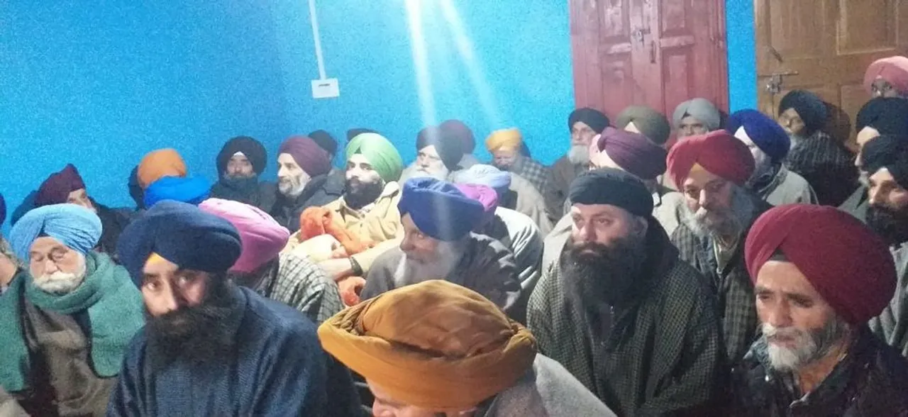 35 Sikh sarpanchs, panchs resign in Pulwama over killing of youth by unknown gunmen 