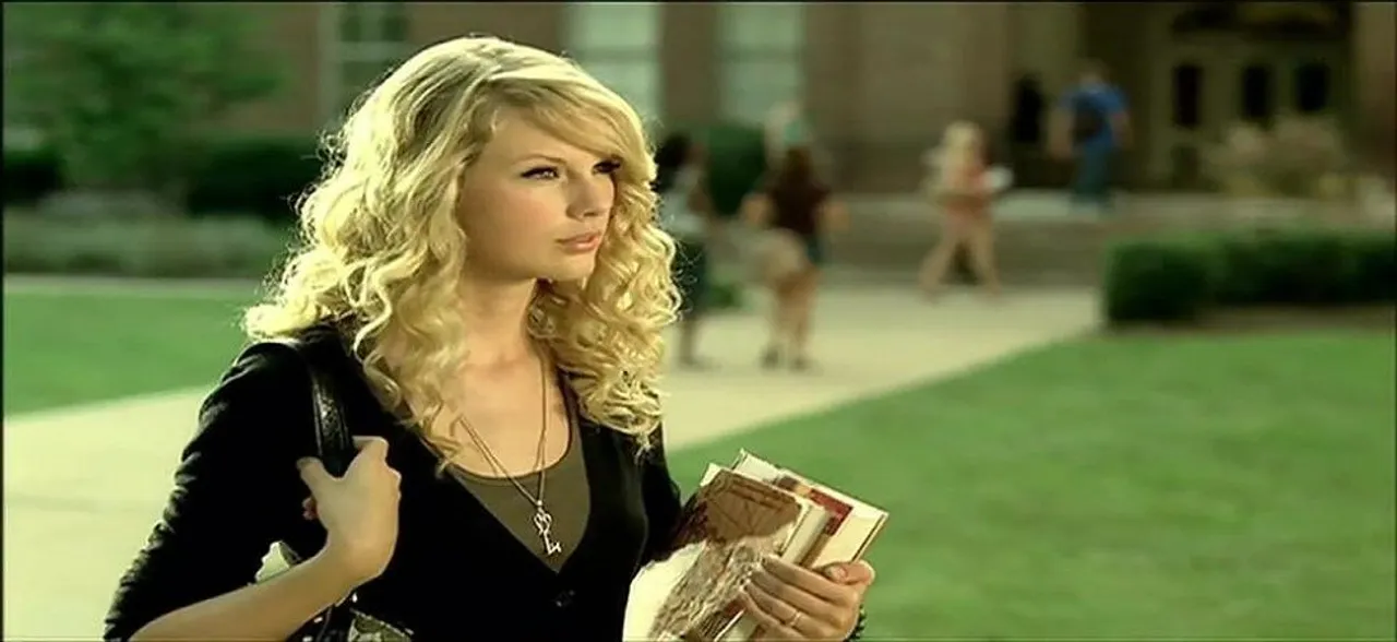Taylor Swift goes public about her private relationship with boyfriend, Joe Alwyn 