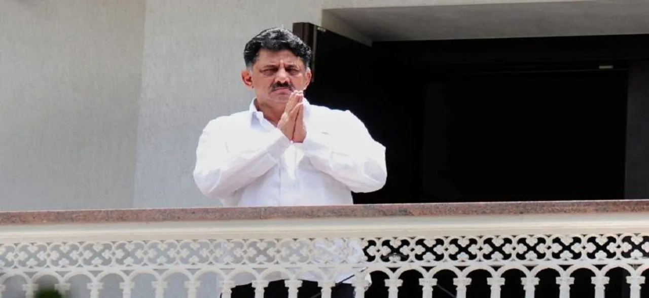 Karnataka Political Drama: Congress MLAs inside, mediapersons wait outside Mumbai's luxury hotel