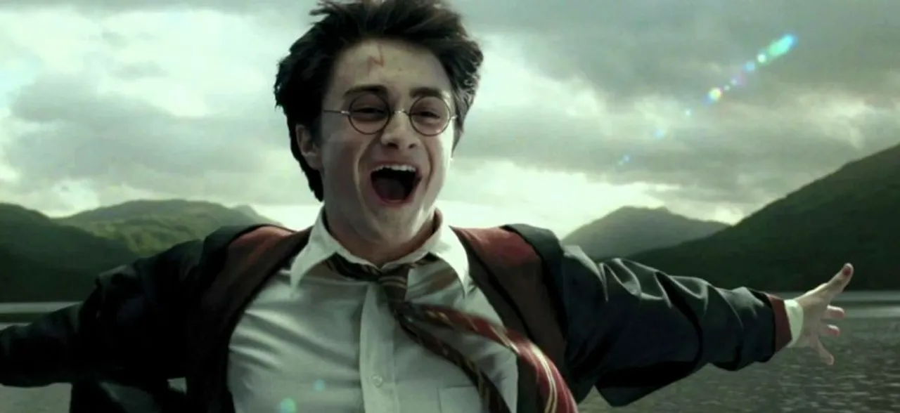 Hereâ€™s a new fan theory about Harry Potterâ€™s scar and netizens just canâ€™t keep calm! 