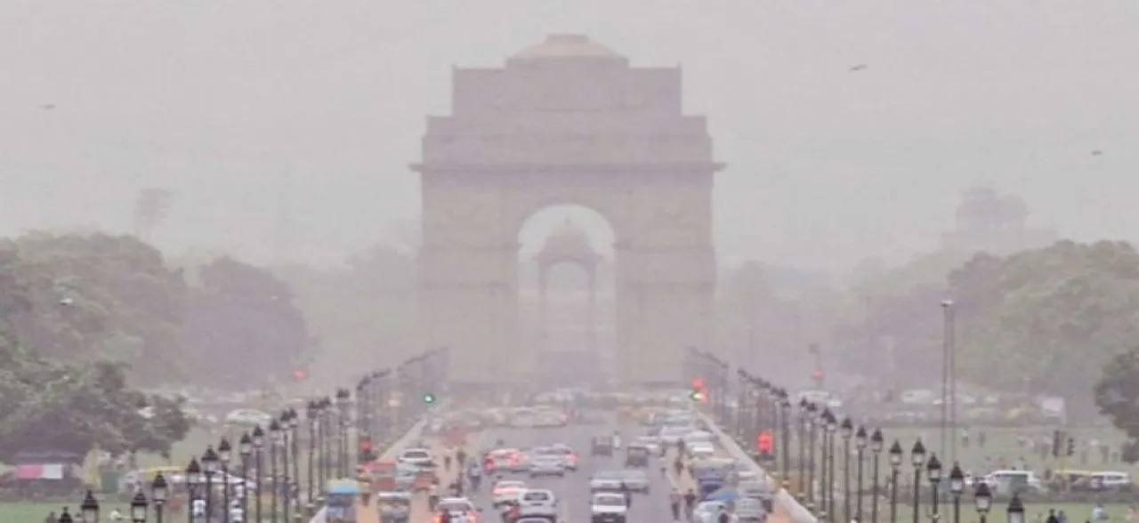 Delhi's air quality 'very poor', authorities predict speedy improvement