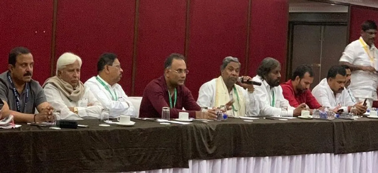 Kar-nataka: Congress issues notices to four MLAs who skipped CLP meeting