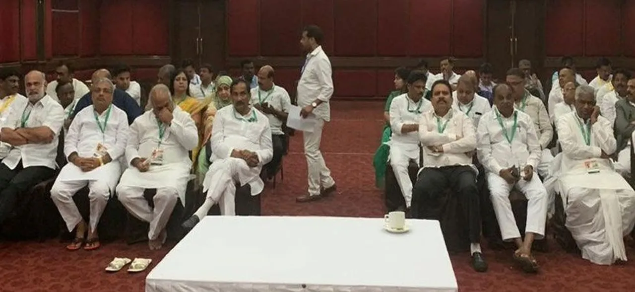 Kar-nataka: After MLAs â€˜fightâ€™, Congress calls another Legislature Party meeting today