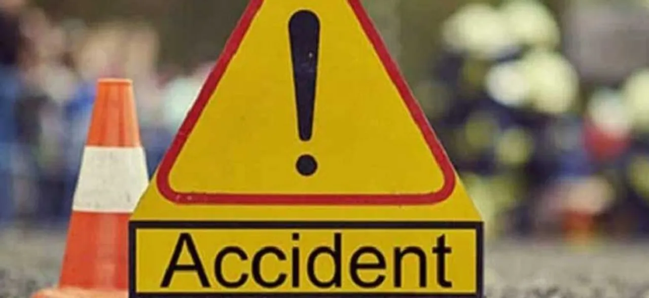 27 killed, over dozen injured after oil tanker collides with bus in Pakistan