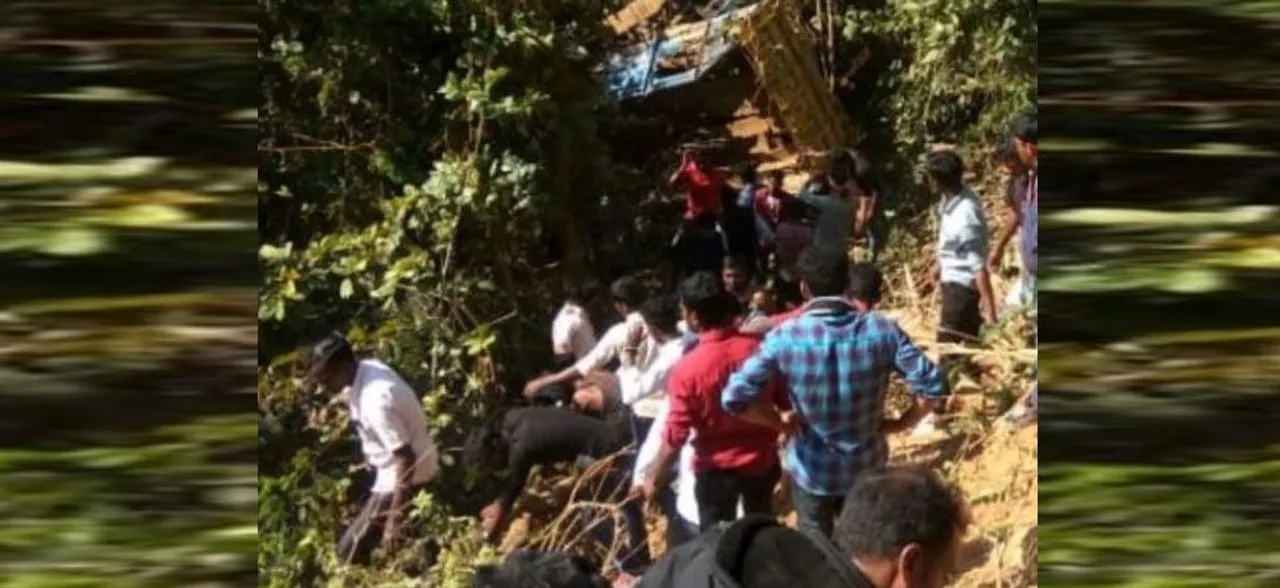 8 killed, over 25 injured after truck overturns in Odishaâ€™s Kandhamal district