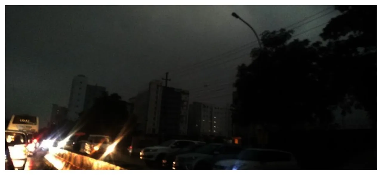 9 am or 9 pm? Delhi wakes up to overcast skies, heavy downpour 