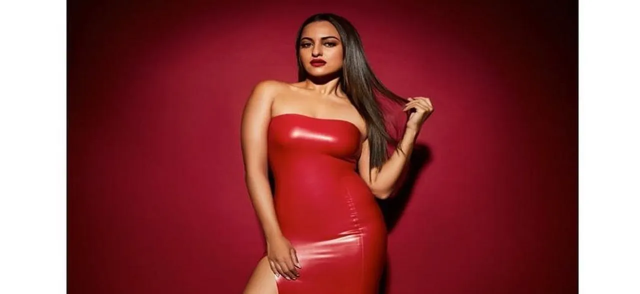 Sonakshi Sinha has a Kardashian moment, owns the latex dress look like a boss