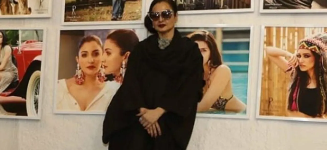 Watch: Rekhaâ€™s reaction after accidentally posing in front of Amitabh Bachchan's pic will leave you in splits
