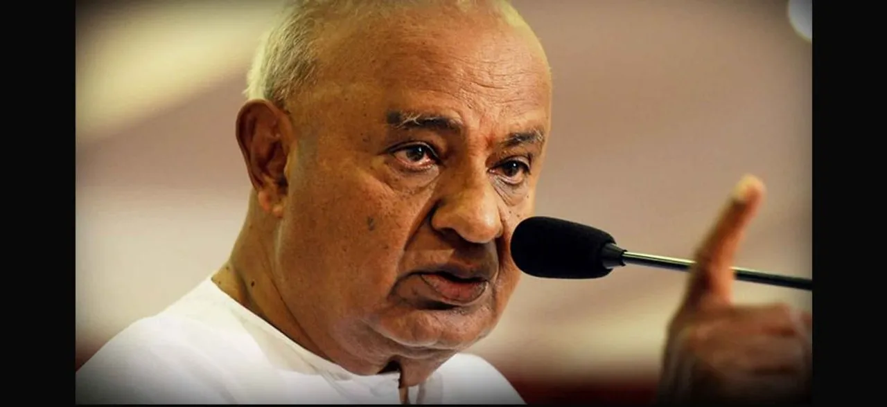 Karnataka government in trouble: Angry Deve Gowda attacks Congress, asks is this a way to run a coalition