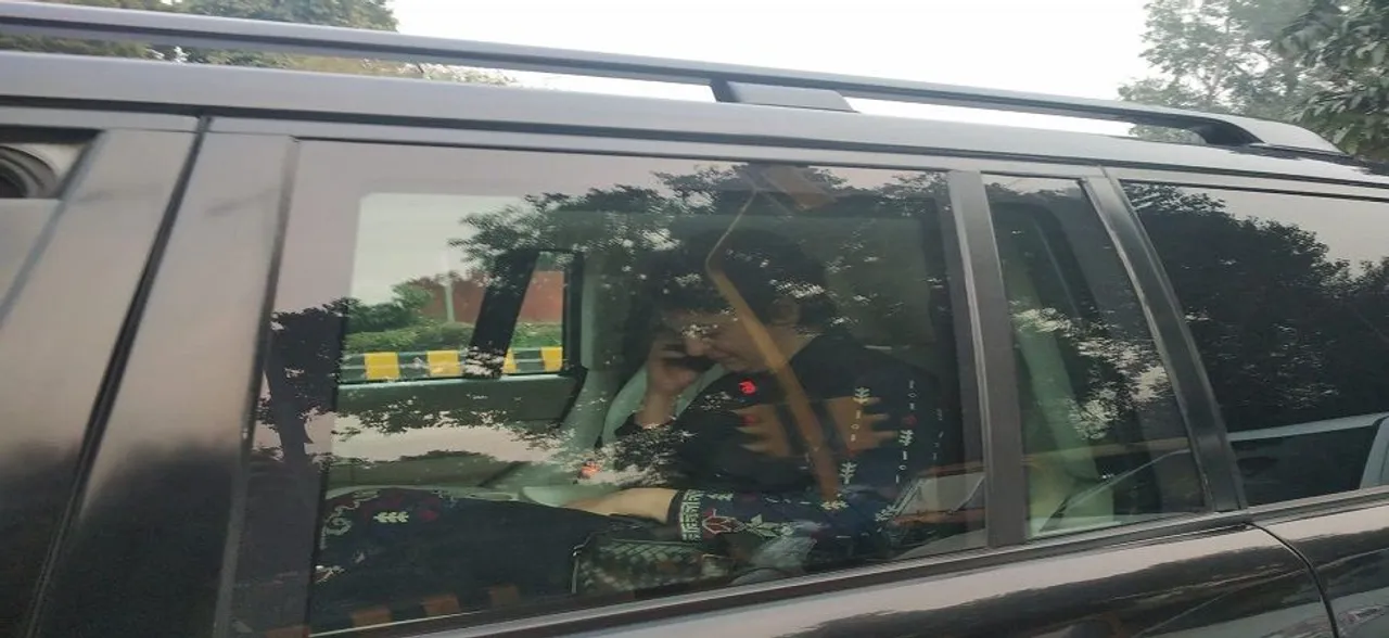 First Visuals | Priyanka Gandhi Vadra, Congress General Secretary, en route to Congress meeting