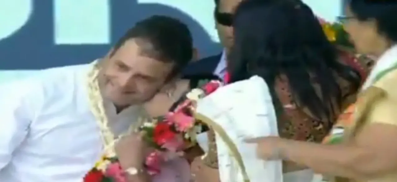 On Valentineâ€™s Day, Congress woman supporter â€˜kissesâ€™ Rahul Gandhi at Valsad rally  