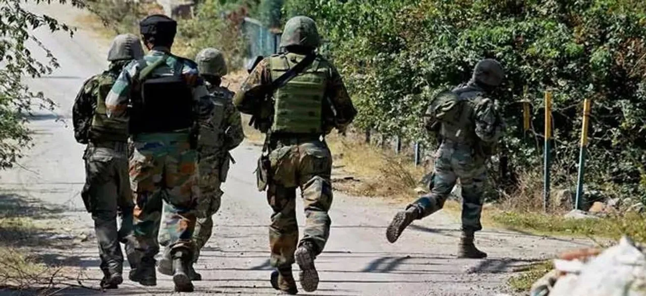 Pulwama: 4 including Army Major injured in Pinglan encounter, fierce gun battle underway 