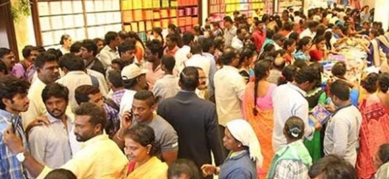 Sale causes stampede-like situation at Telangana mall as women thronged to buy sarees at Rs 10