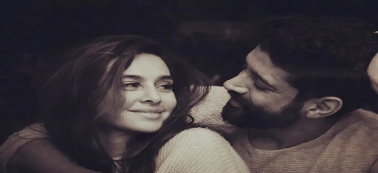 Lovebirds Farhan Akhtar and Shibani Dandekar celebrate 365 days of togetherness, see PIC