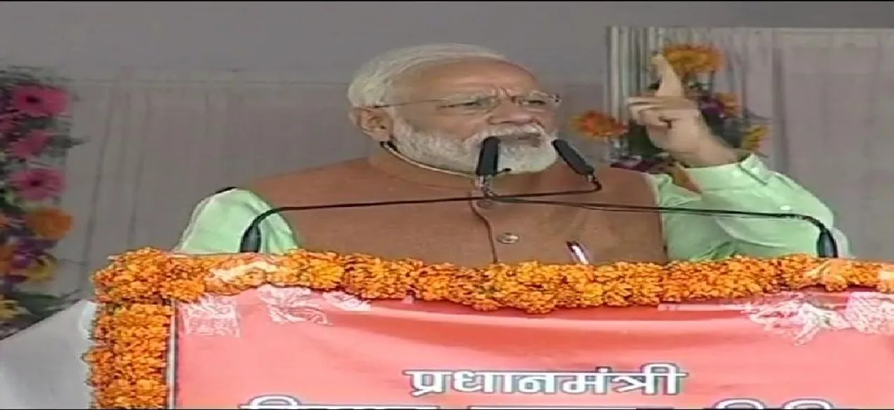 PM Modi honours five 'Safai Karmacharis', washes their feet as per ancient tradition at Prayagraj
