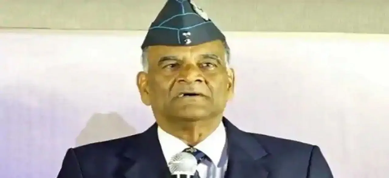 Watch: IAF pilot Abhinandan Varthaman's parents, on way to receive son, get standing ovation