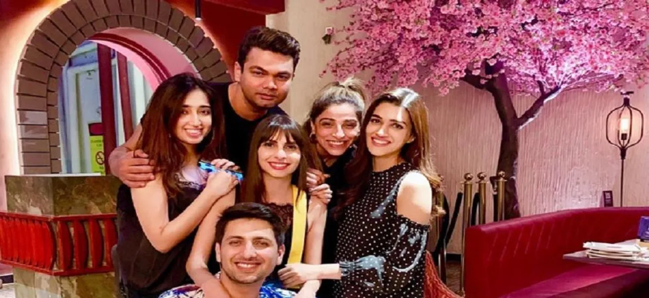 Basking in the success of Luka Chuppi, Kriti Sanon celebrates with her team