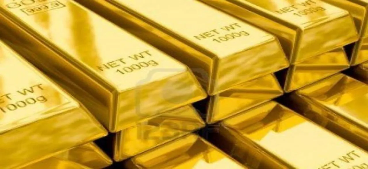Gold prices dip for another week, silver rises to Rs 39,900
