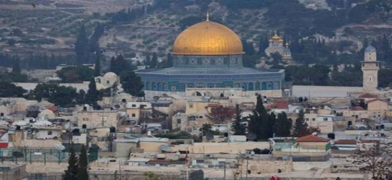 Israel shuts Jerusalem holy site after unrest