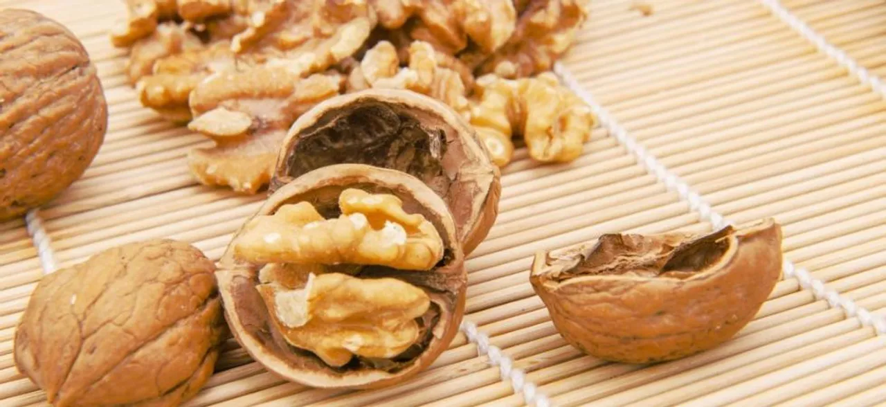 Pay attention! Eating walnuts regularly may boost metabolism