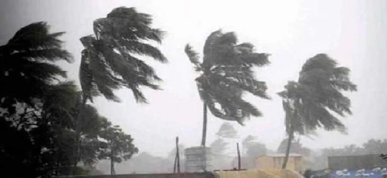 Cyclone Idai kills at least 31 as it hits eastern Zimbabwe