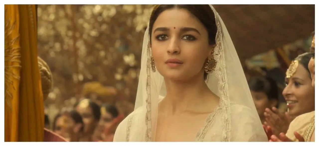 Alia Bhatt turns â€˜Good Samaritanâ€™, donates Rs 50 lakh cheque to driver, help 