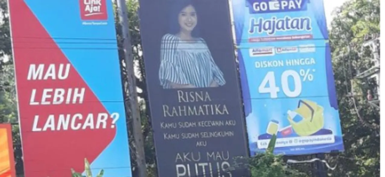 Watch: Man breaks up with girlfriend with a billboard and megaphone annoucement