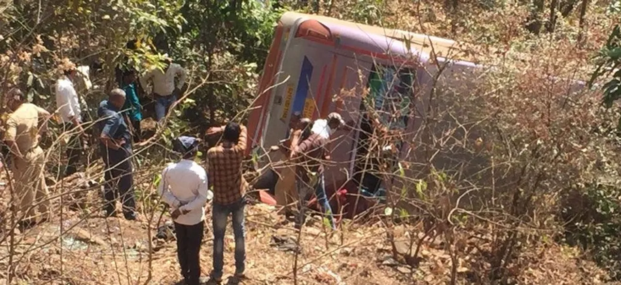 Six killed, many hurt as bus falls into gorge in Maharashtra's Palghar district