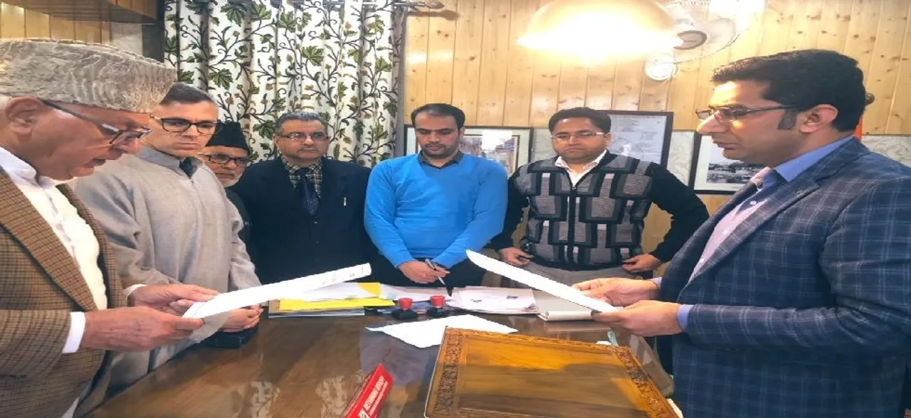 J-K Lok Sabha Polls: Farooq Abdullah files nomination papers from Srinagar-Budgam constituency 