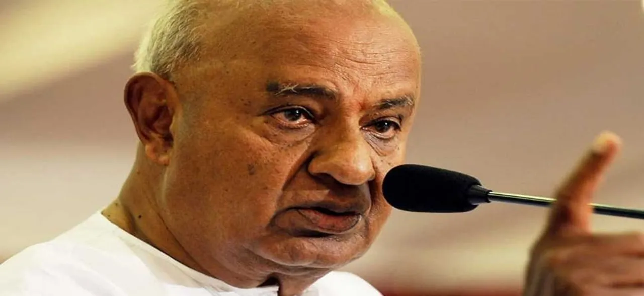 Pre-poll arrangement defied as 2 Congress leaders file nomination against Deve Gowda in Tumkur 