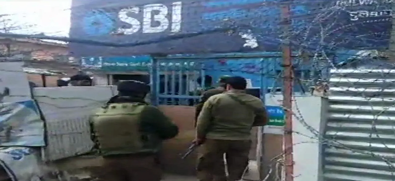 Suspected terrorists hurl grenade at CRPF bunker near SBI branch in Pulwama 