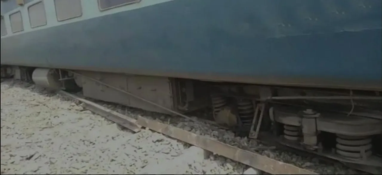 13 bogies of Surat-Chhapra Express derail at Gautamsthan station, 4 passengers injured 
