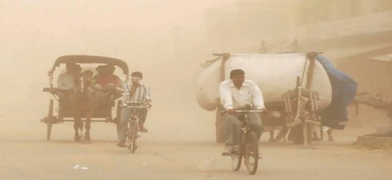 Dust storm, rain bring down mercury in Delhi-NCR, weathermen blame intense temperatures 