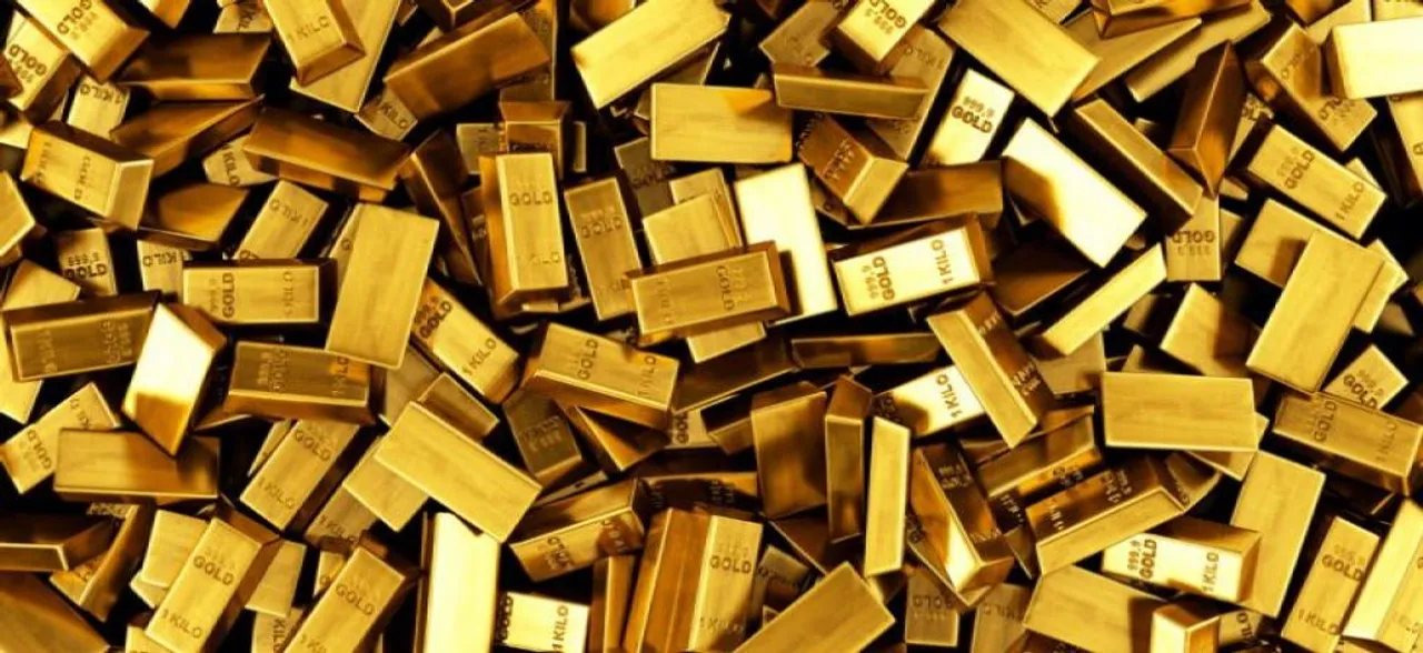 Gold prices fall Rs 235 on muted demand